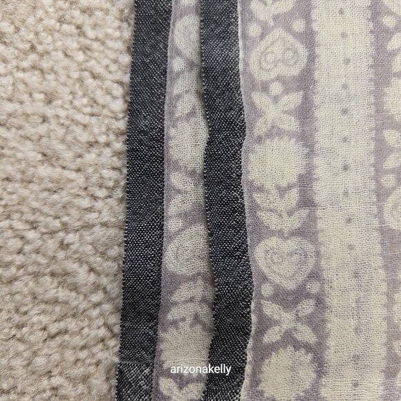 Kadhi and Co. Wool Scarf Lightweight *SMALL HOLE* - Picture 11 of 16